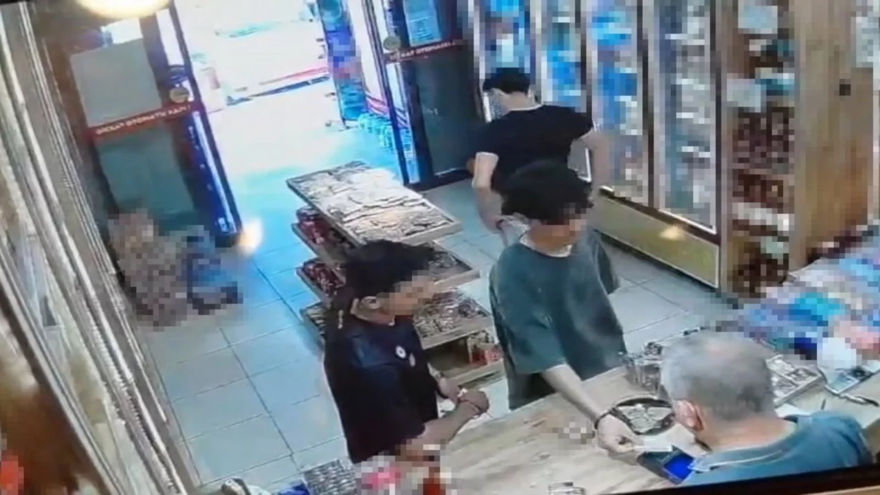 Bursa'da buldukları kartı sahibine ulaşmak yerine gidip alışveriş yapan 3 genç aranıyor