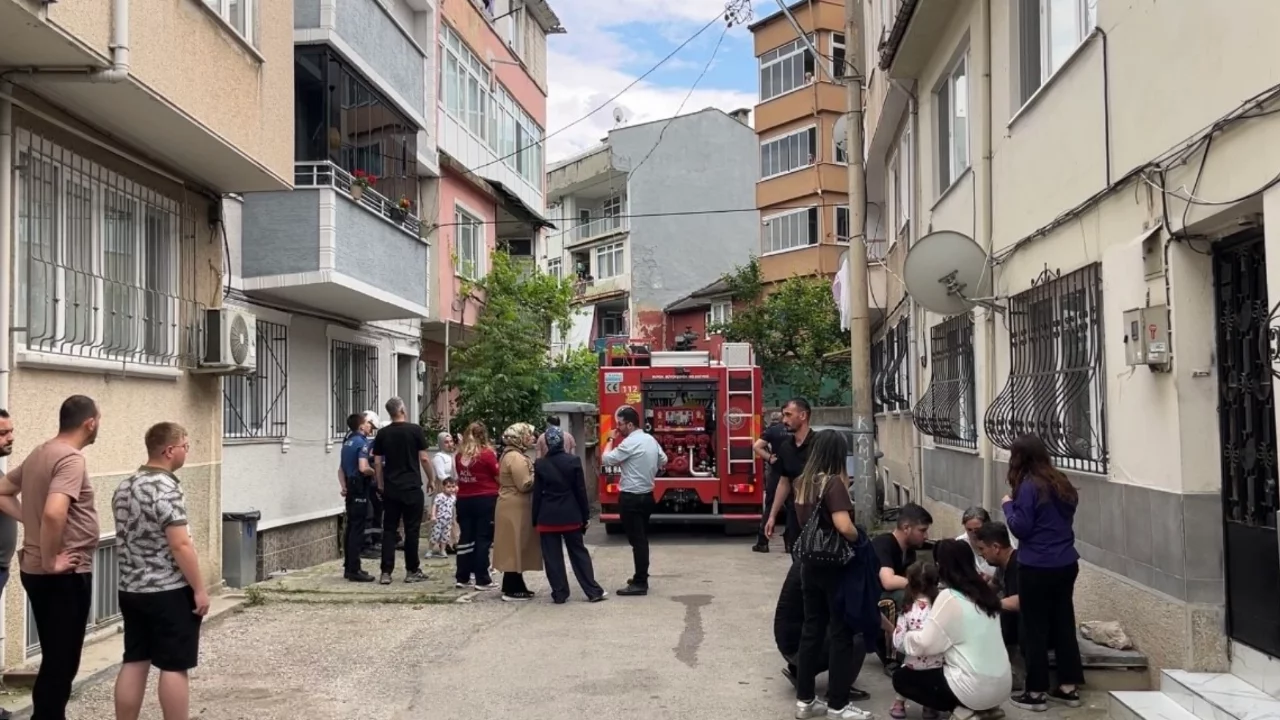 Bursa'da yangın paniği! Mahalleli sokağa döküldü
