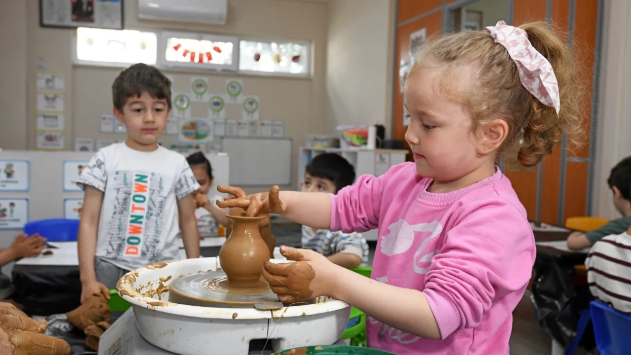 Osmangazi Belediyesi kreşlerinde çömlek atölyesi düzenlendi