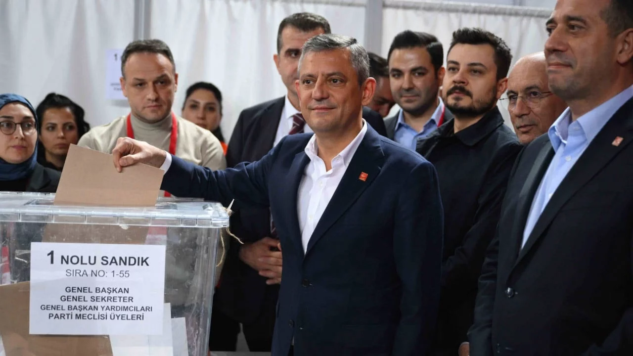 CHP'de kurultay için yeterli imza sayısına ulaşıldı