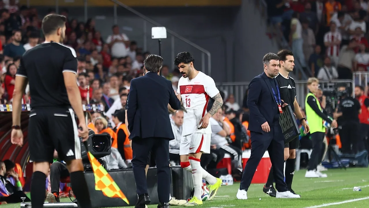 Milli futbolcu Eren Elmalı tedbir amaçlı hastaneye götürüldü