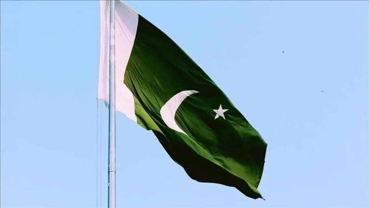 Pakistan'ı toz fırtınası vurdu: Ölüler ve yaralılar var