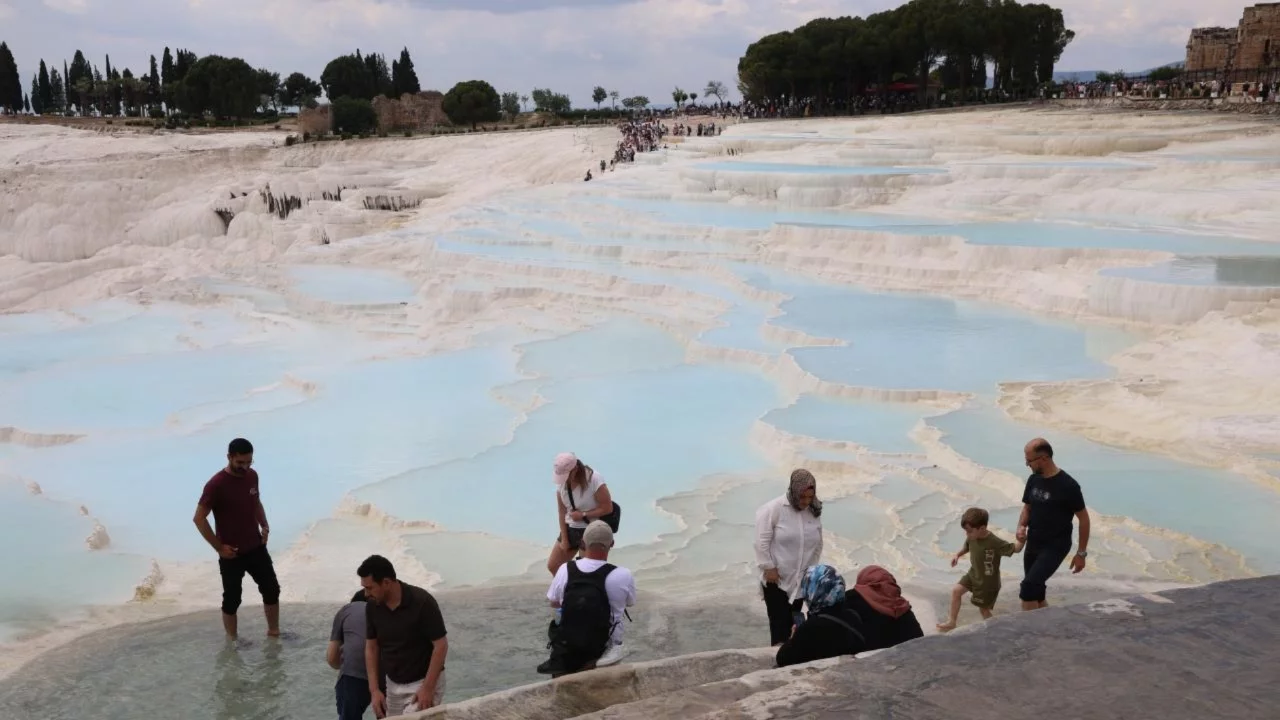Pamukkale'de tüm zamanların günlük ziyaretçi rekoru kırıldı