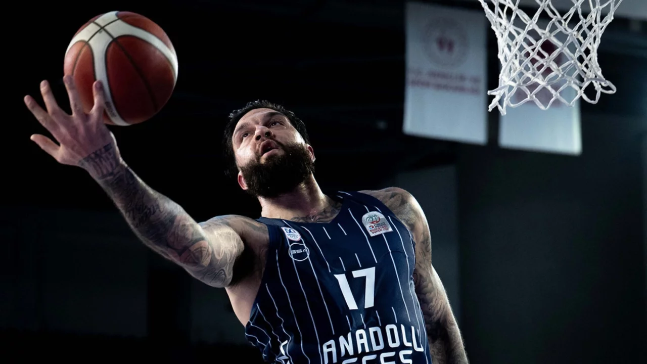 Anadolu Efes'te Vincent Poirier depremi