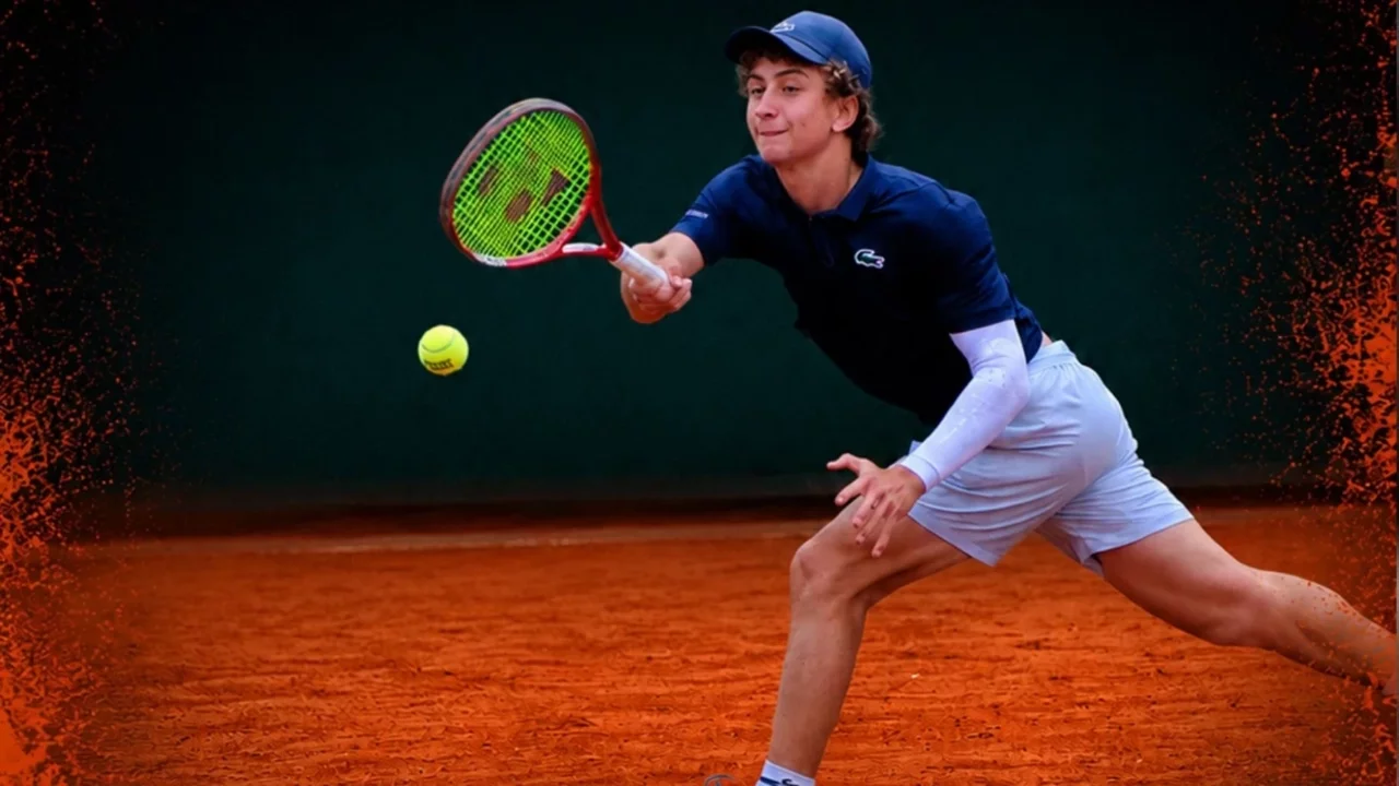 Milli tenisçi Kaan Koşaner, Roland Garros'nun gençler turnuvasında 3. tura çıktı