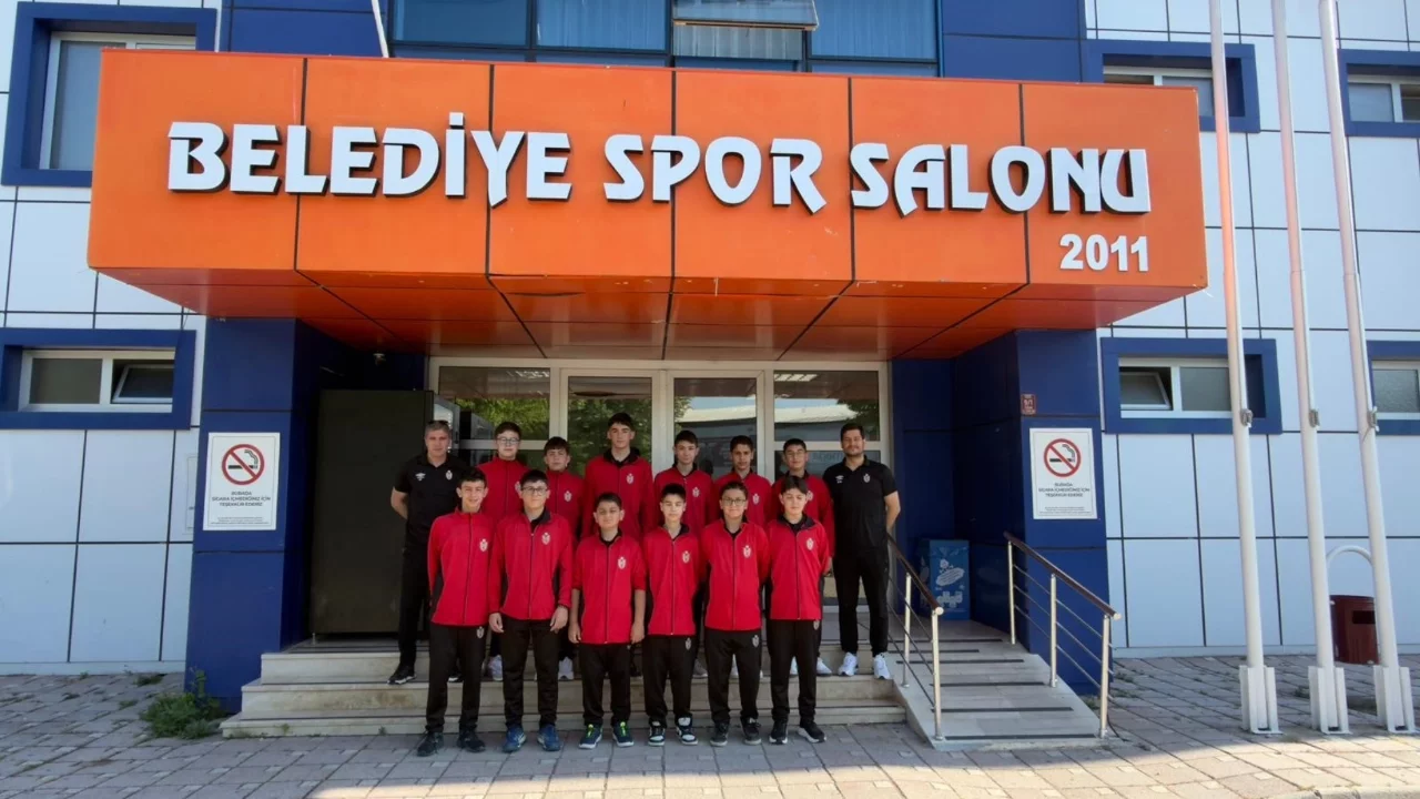 İnegöl Belediyespor Midi Erkekler Voleybol Takımı Türkiye Şampiyonası finalinde