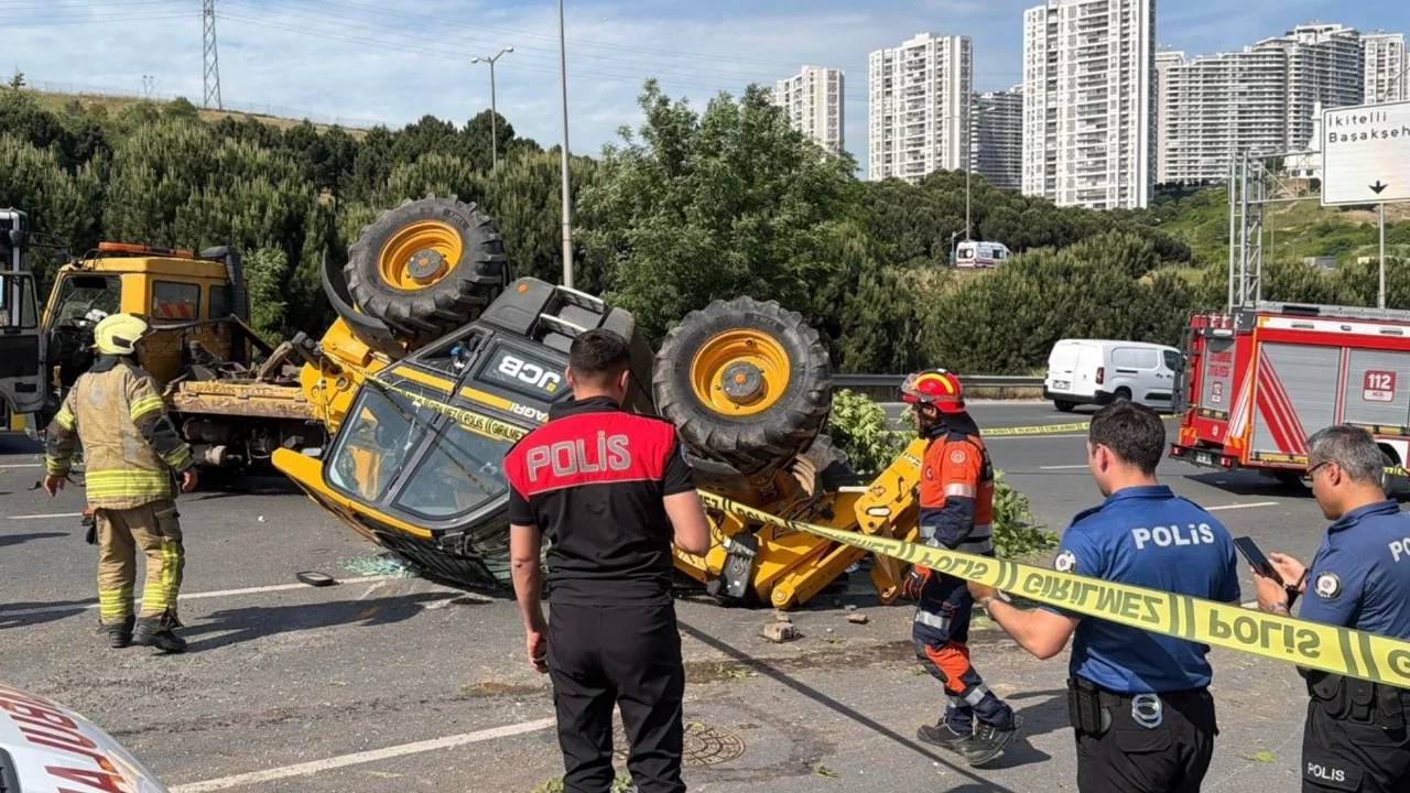 Küçükçekmece'de iş makinesinin altında kalan sürücü öldü