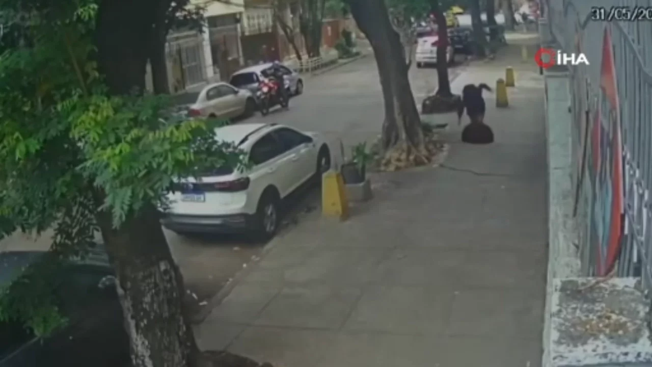Brezilya'da bir kadın kanalizasyona düştü, rögar kapağı üstüne kapandı