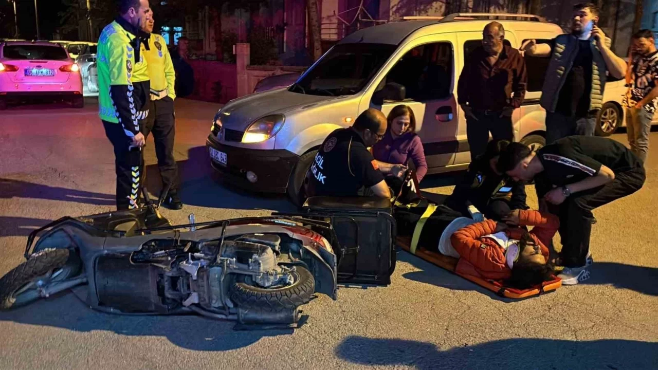 Aksaray'da panik yapan motokurye devrilerek yaralandı