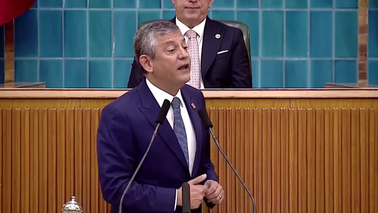 Özgür Özel 'mutlak butlan' sonrası ilk grup toplantısında konuşuyor