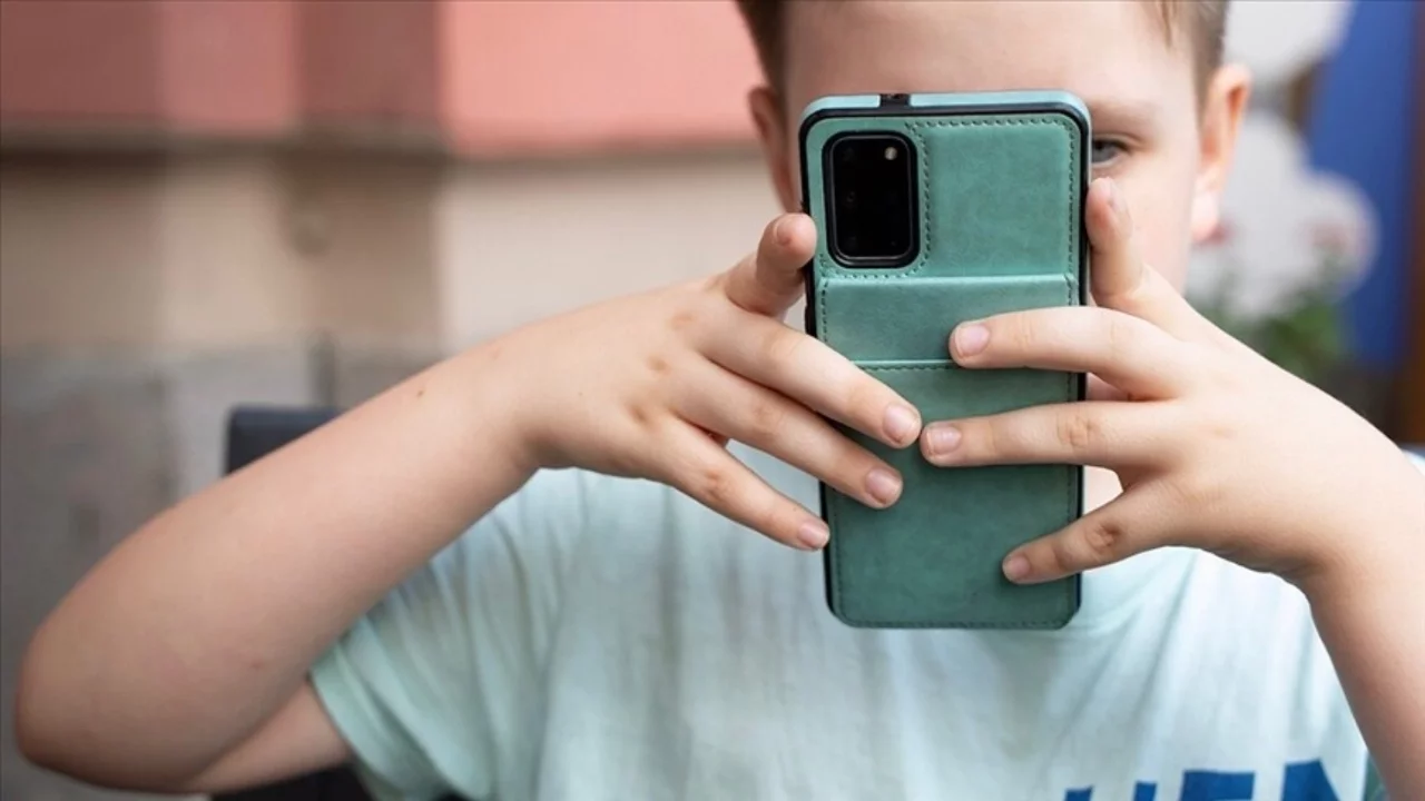 Polonya, ilkokullarda cep telefonuna sınırlama getiriyor