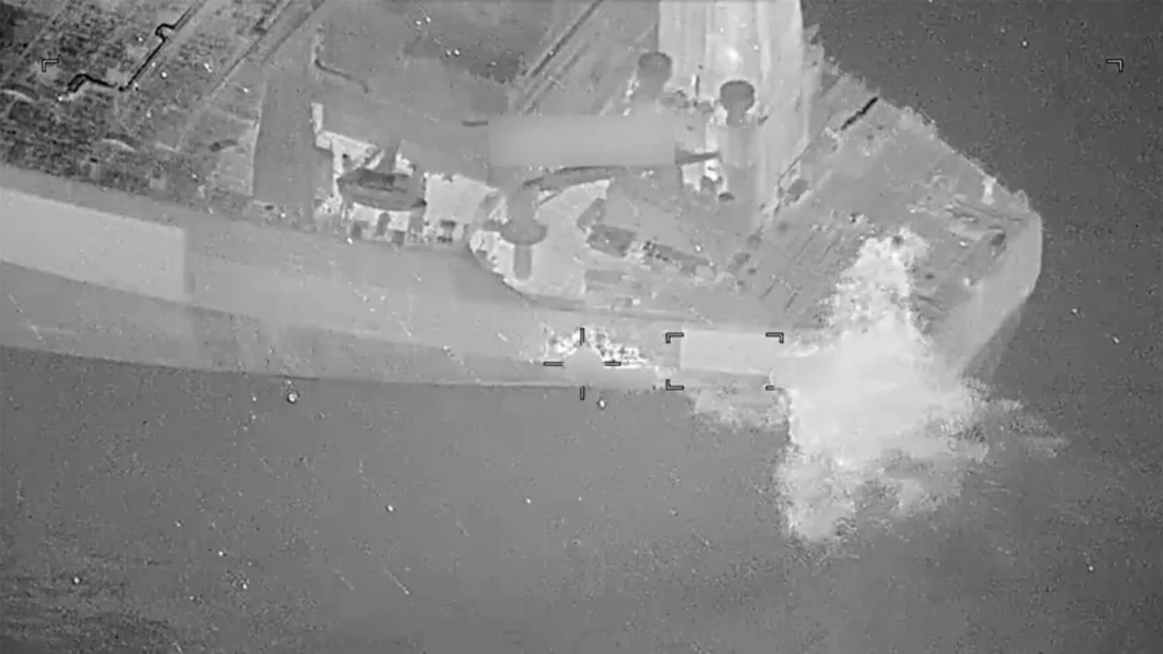 CENTCOM: İran limanına doğru seyreden yüksüz petrol tankeri etkisiz hale getirildi