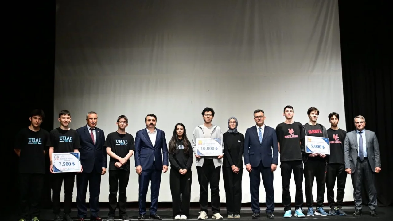 Bursa'da Liselerarası Veri Olimpiyatı'nın ödül töreni gerçekleştirildi