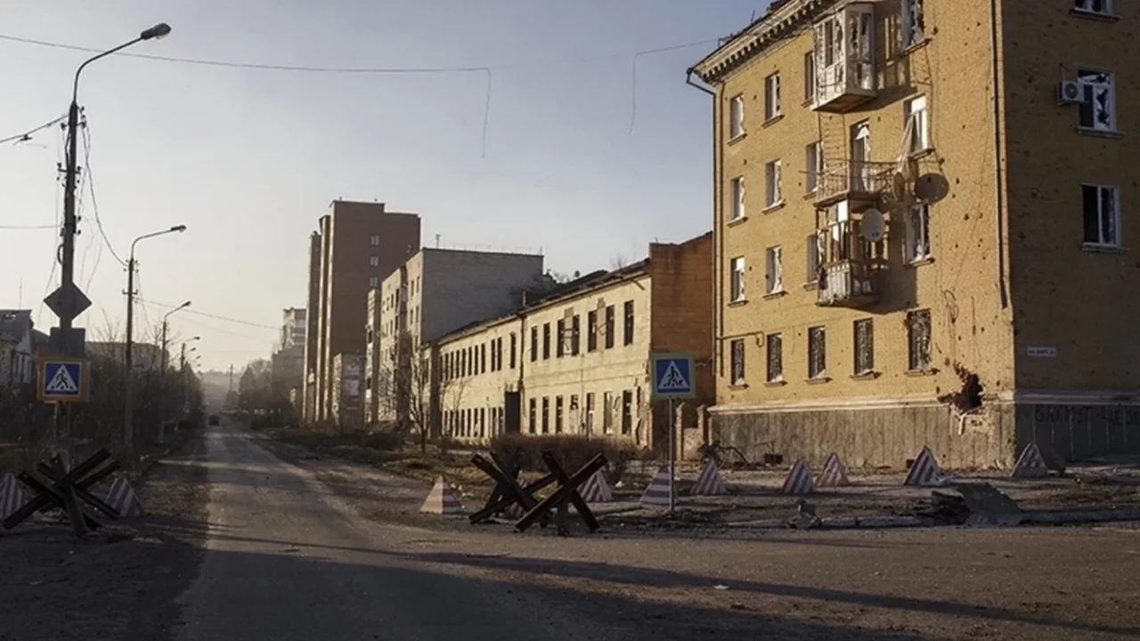 Rusya'nın ilhak ettiği Donetsk'te yolcu otobüsüne İHA isabet etti: Ölü ve yaralılar var