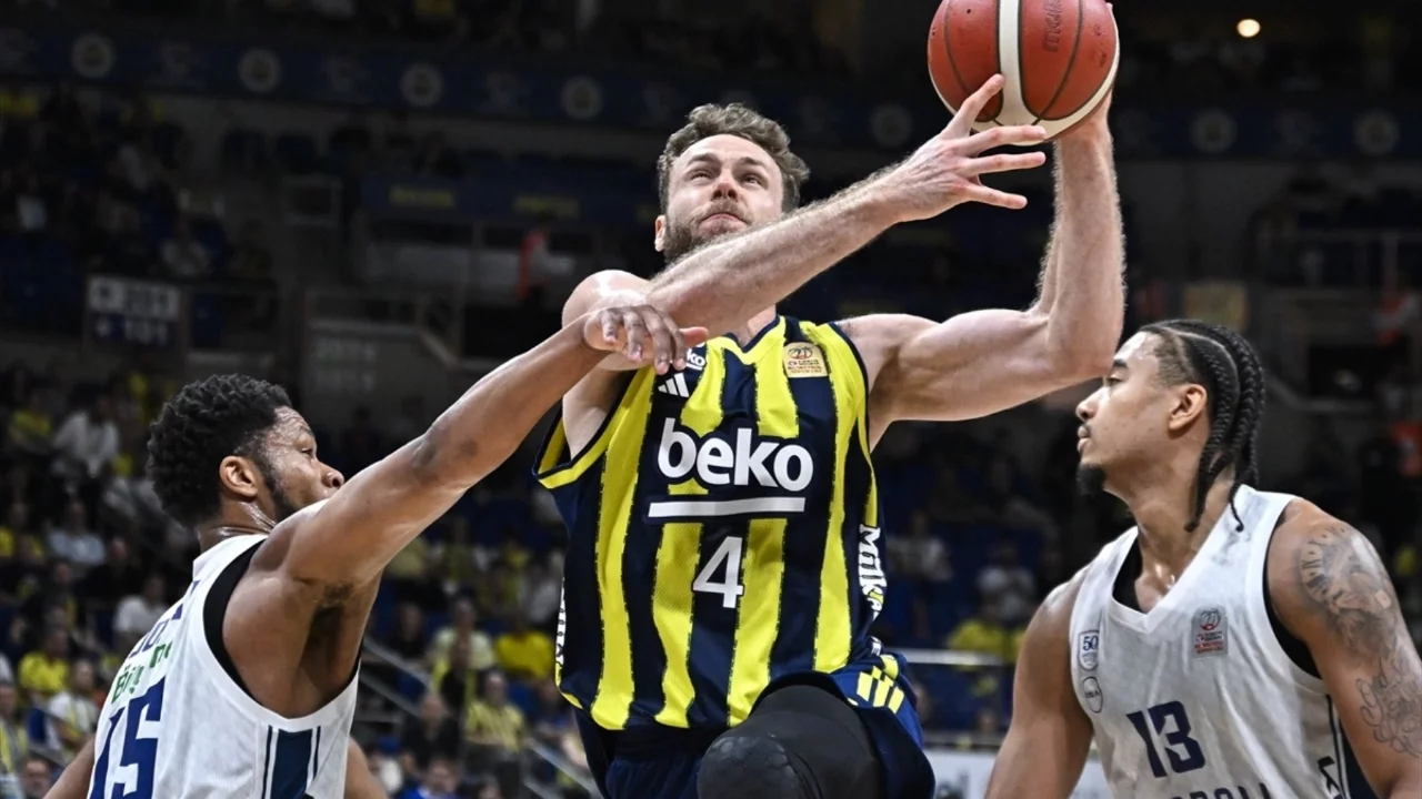 Fenerbahçe Beko, Anadolu Efes'i yendi