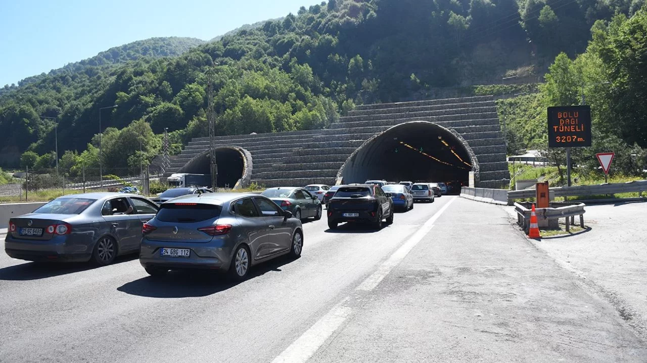 Bolu Dağı Tüneli'nden 11 günde 1 milyondan fazla araç geçti