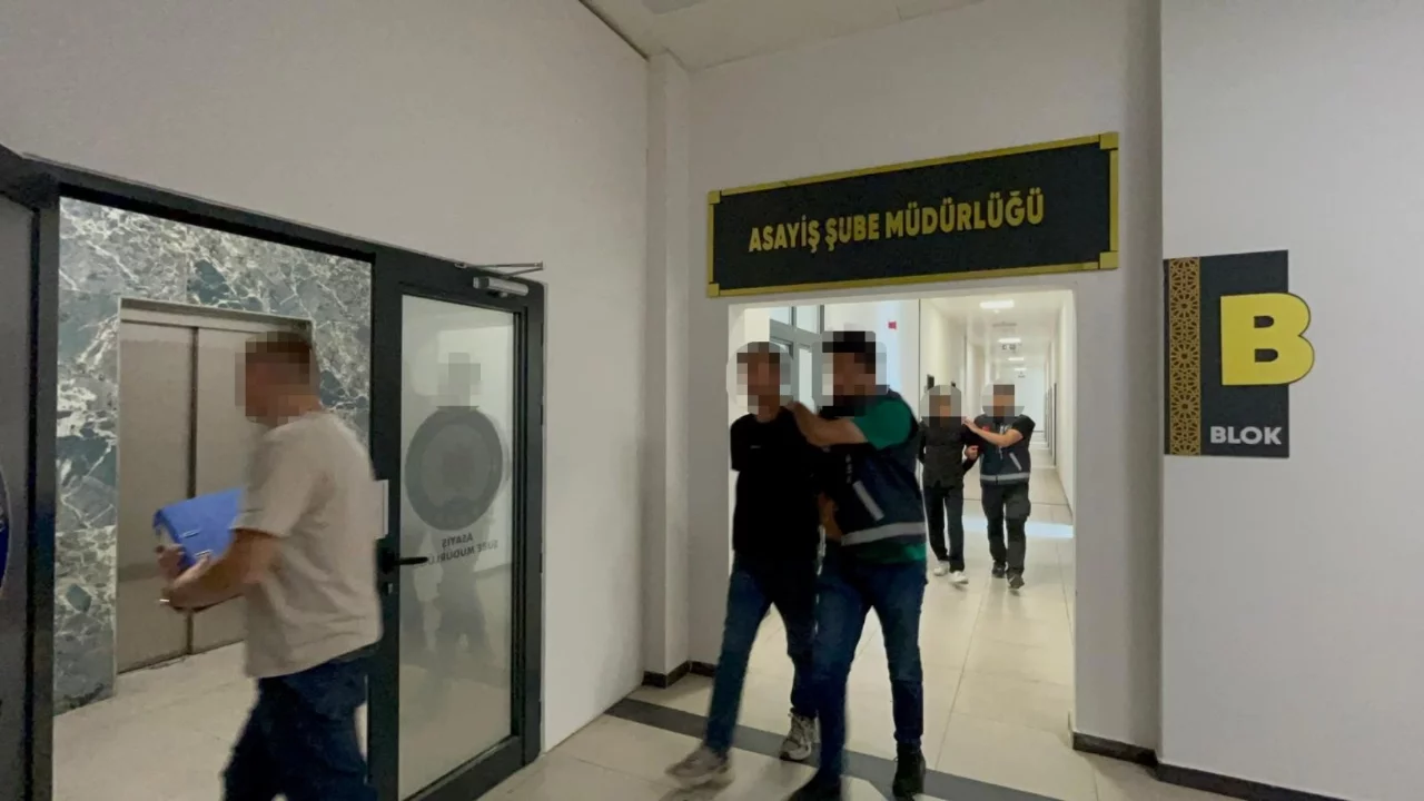Kocaeli'de iş yerinden beyaz eşya çalan 2 şahıs tutuklandı