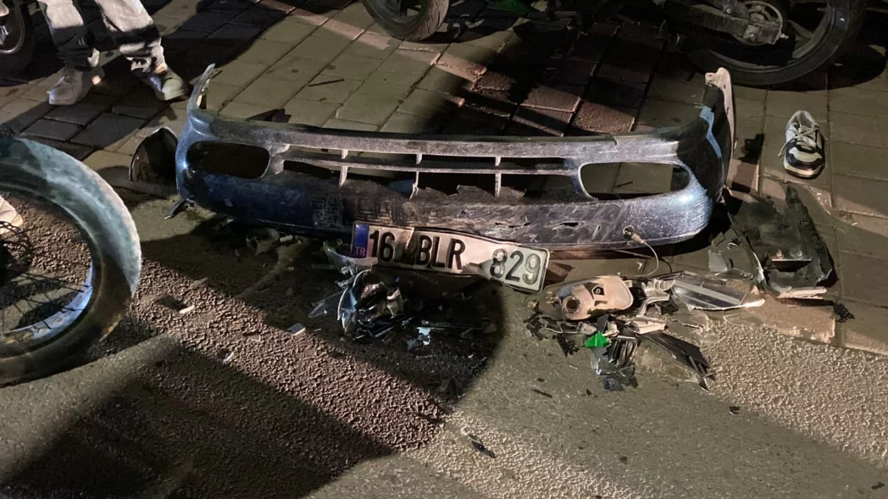 Bursa'da kaza yapan alkollü sürücü, olay yerinden kaçtı: 17 yaşındaki genç ağır yaralandı