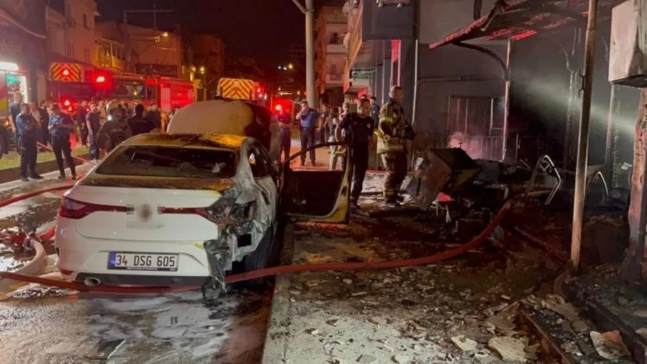 Bursa'da mobilya dükkanının deposu alev alev yandı