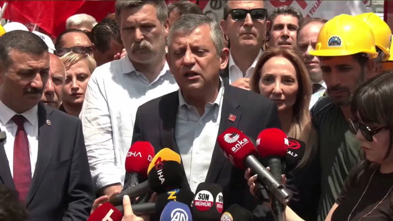 Özgür Özel'den eylemdeki Doruk Madencilik işçilerine destek
