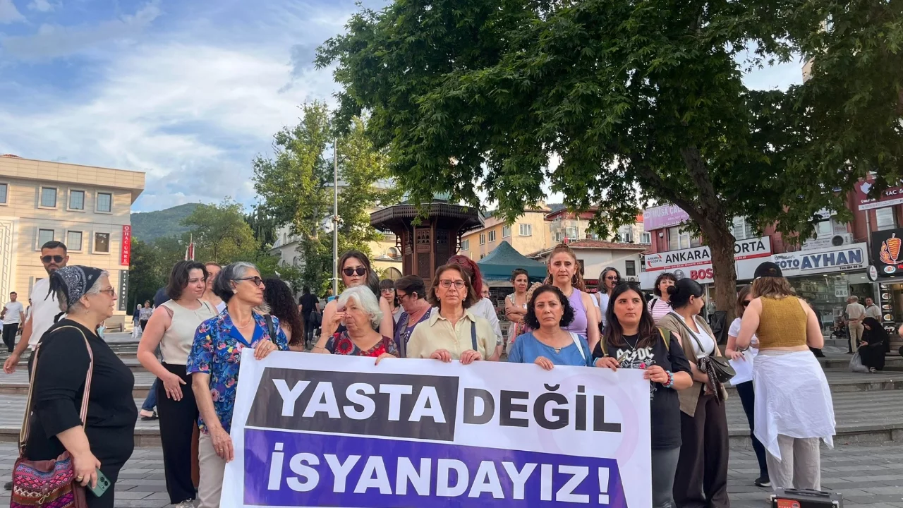 Bursa'da Güzide Güngör cinayetine kadınlardan tepki: "Kadınların yaşam hakkı ertelenemez, tartışı...