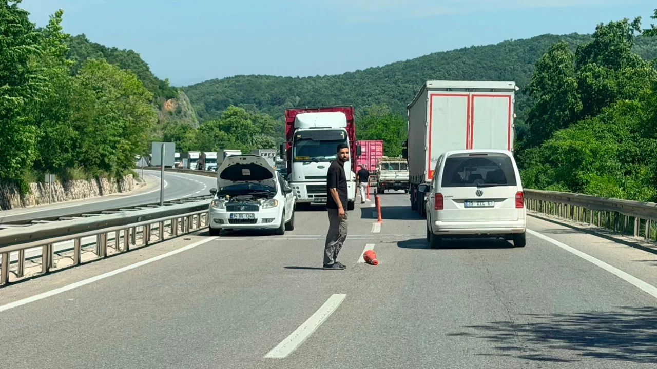Yalova-Bursa karayolunda araç arızası: Kilometrelerce kuyruk oluştu