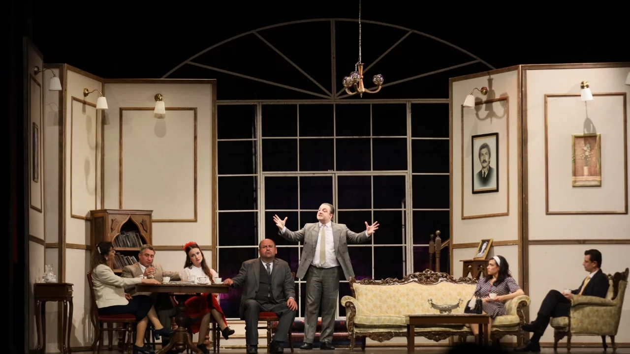 Bursa'da 'Bir Adam Yaratmak' oyunu seyircisiyle buluştu