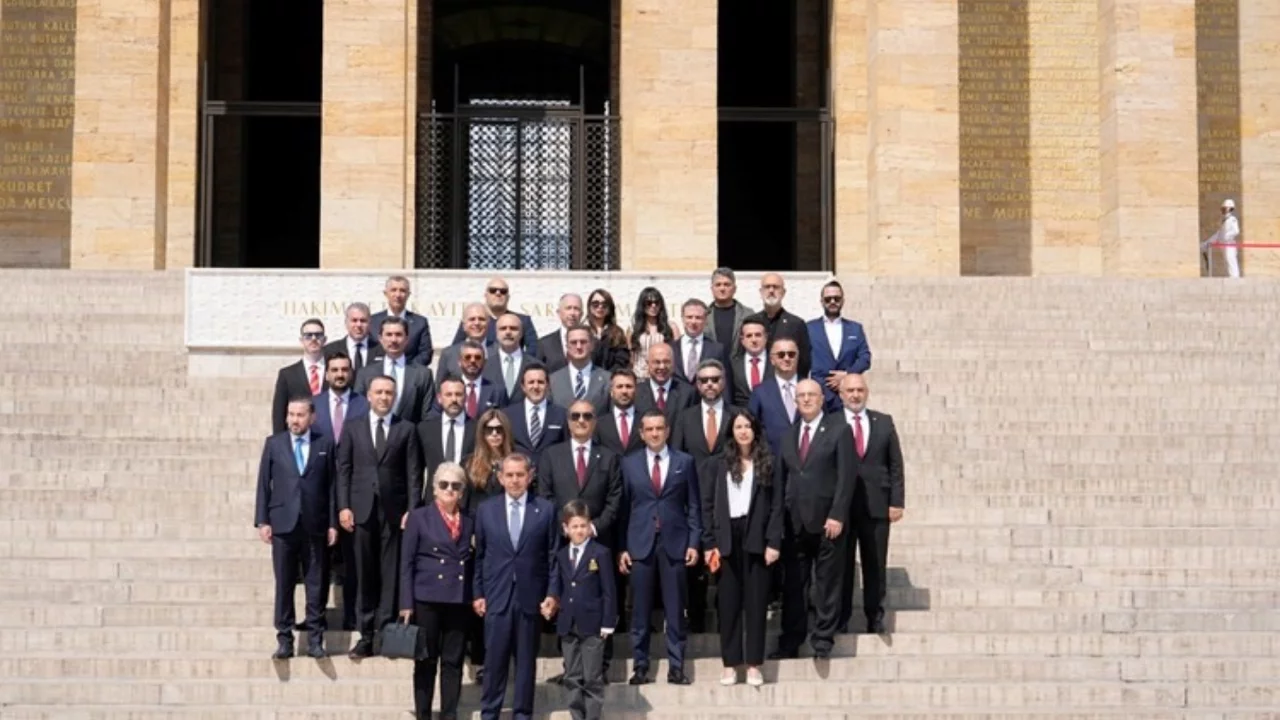 Dursun Özbek, kurullarıyla birlikte Anıtkabir'i ziyaret etti