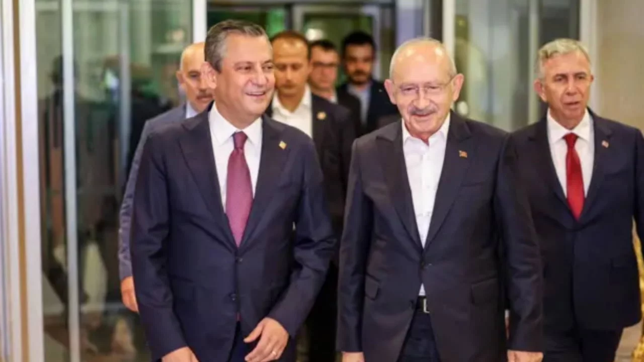 CHP'de Özel ve Kılıçdaroğlu'nun avukatlarının bir araya gelmesi bekleniyor