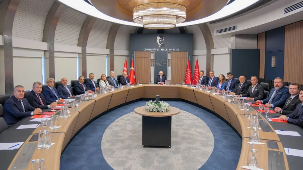 Kılıçdaroğlu cephesinden 'tasfiye' sinyali: "İki başlılığa izin vermeyiz, bazı il başkanları göre...