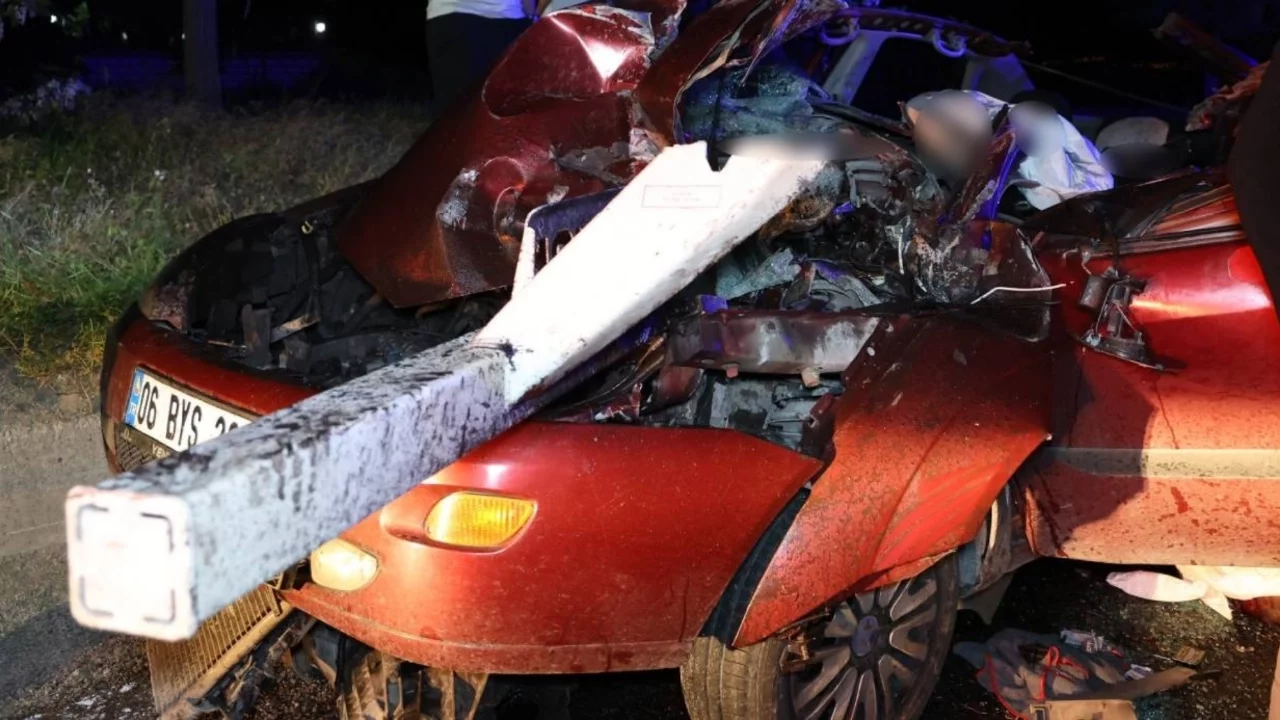 Tırın tamponu otomobile ok gibi saplandı: 1 kişi öldü