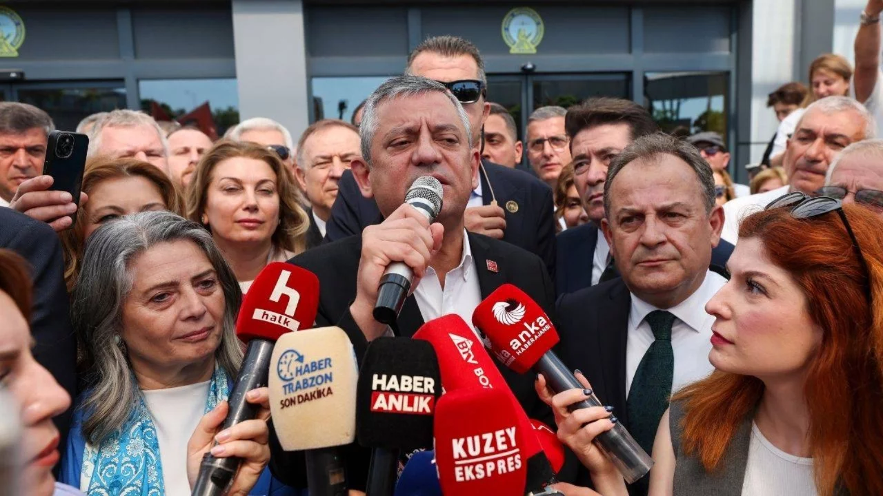 Özgür Özel Trabzon'da: 'Erdoğan'ın kazandığı dönemleri arkamızda bırakıyoruz'