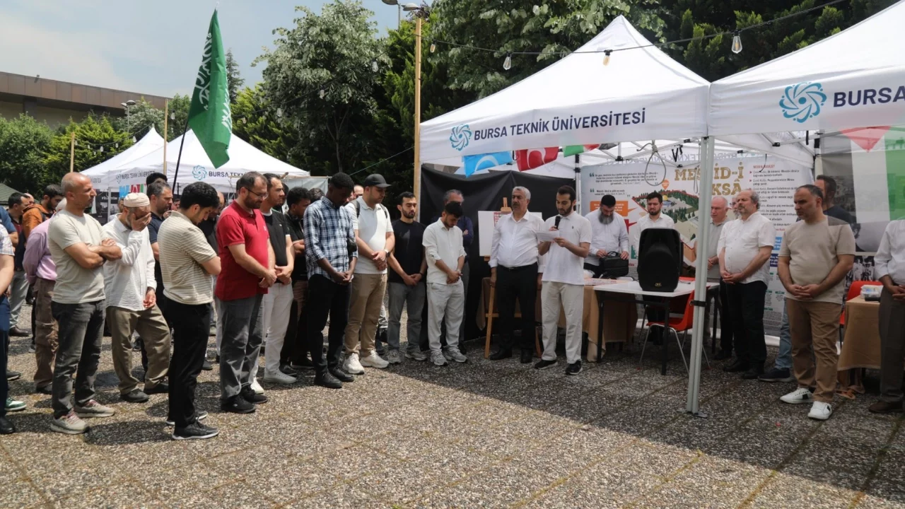 Bursa Teknik Üniversitesi öğrencileri Filistin için nöbette