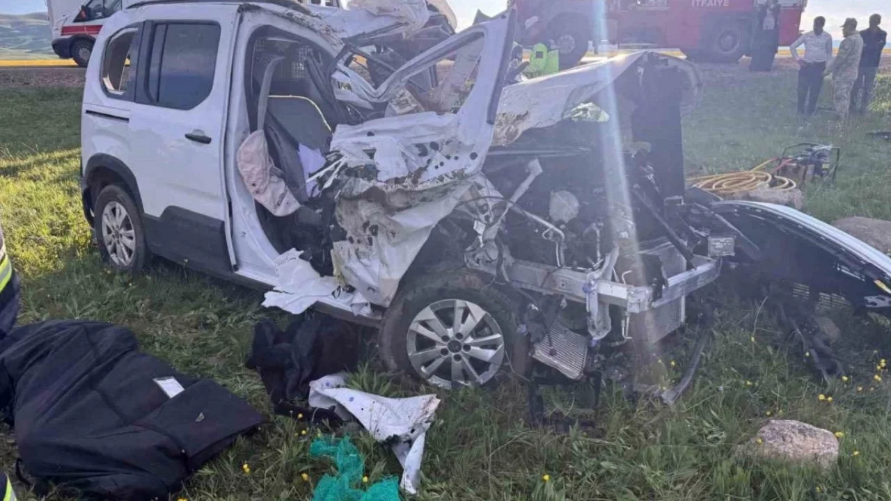 Erzurum'da takla atan araçta 1'i bebek 3 kişi hayatını kaybetti