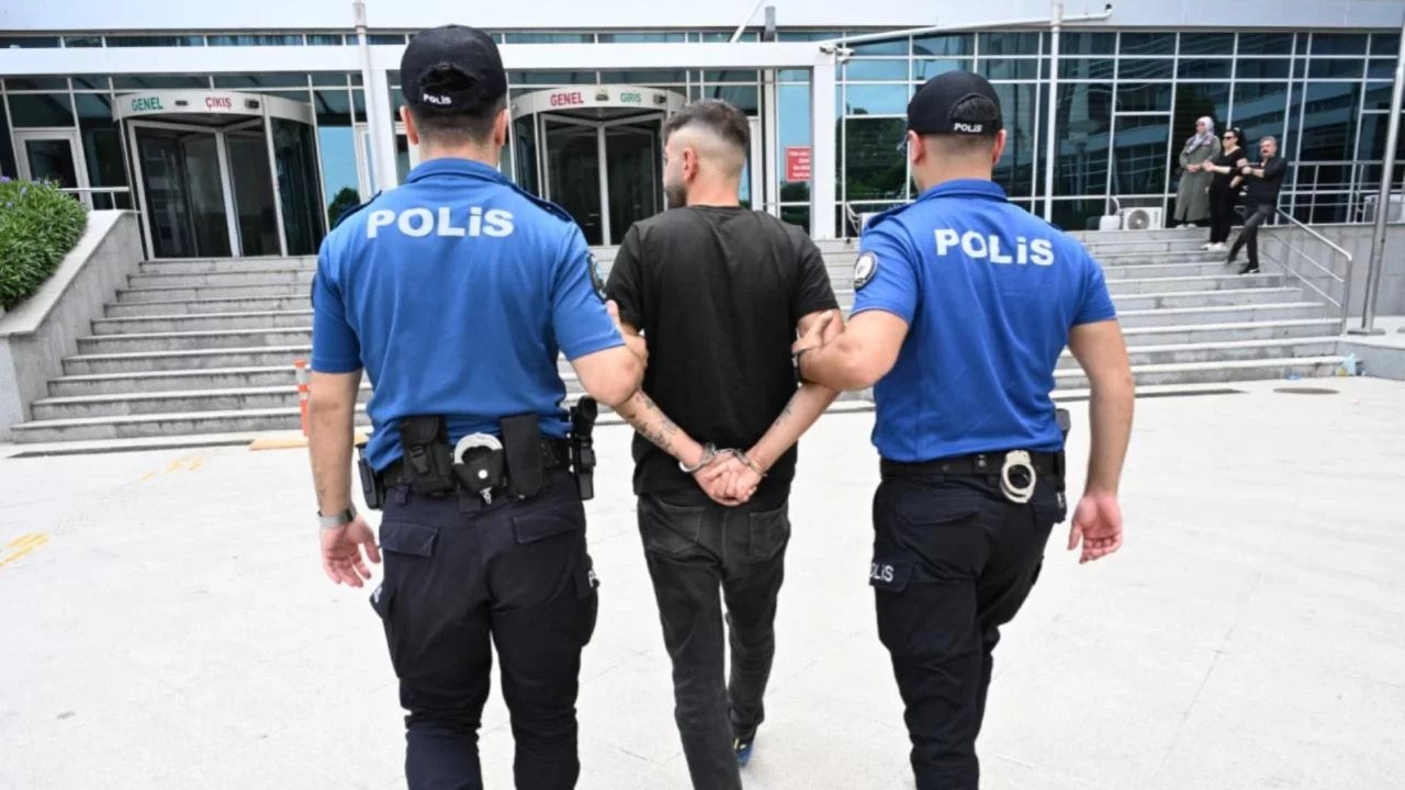 Kırmızı bültenle aranan firari yakalandı
