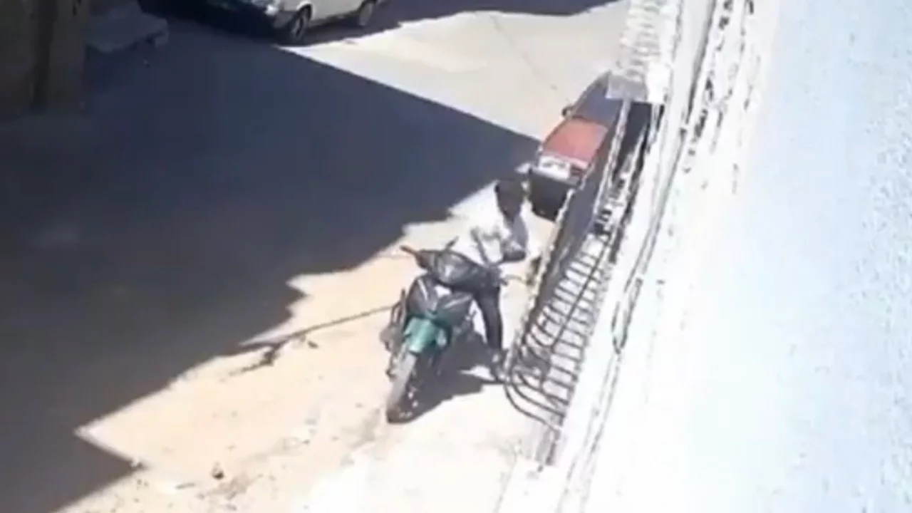 Küçük kızını darbedip motosikletle sürükleyen baba gözaltına alındı