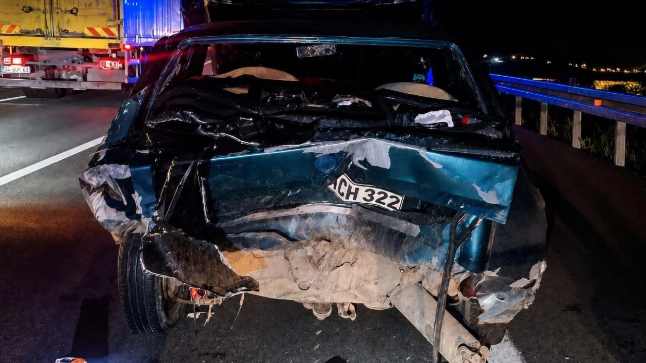 Kırıkkale'de duran otomobile çarpan araç hurdaya döndü: Çok sayıda yaralı
