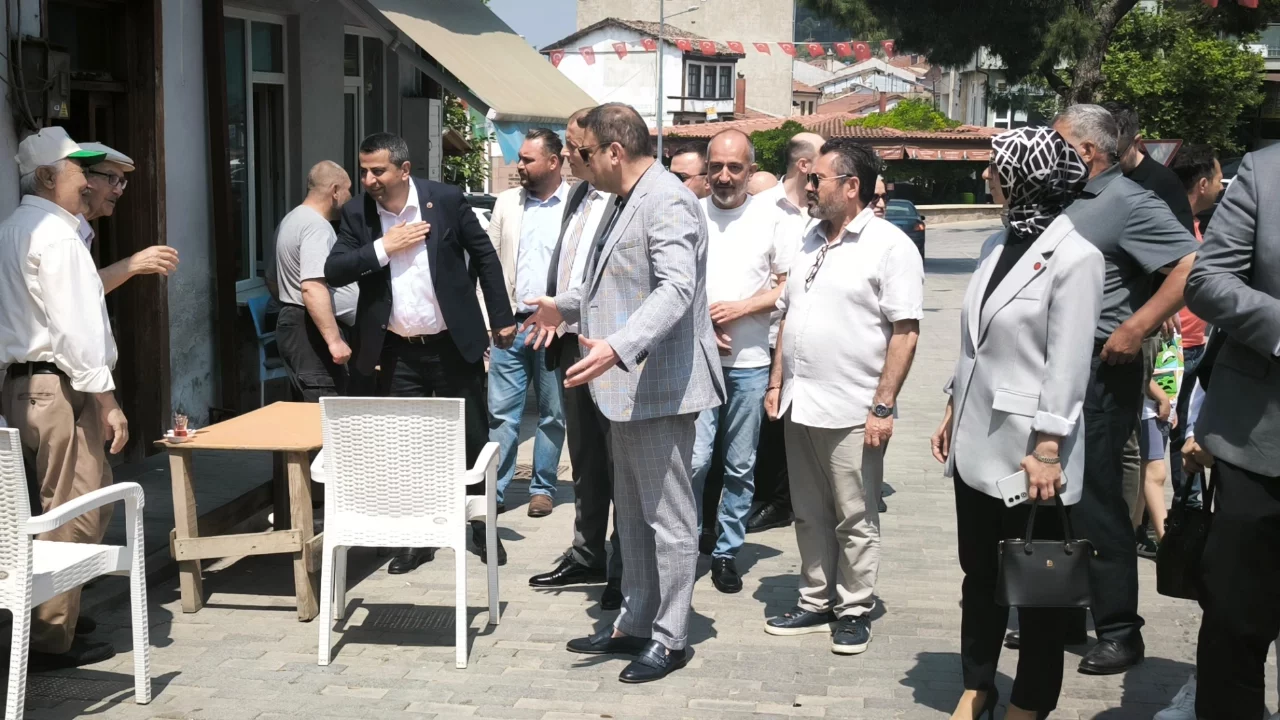 MHP Bursa İl Başkanı Tekin ve beraberindeki heyet Gemlik'te incelemelerde bulundu