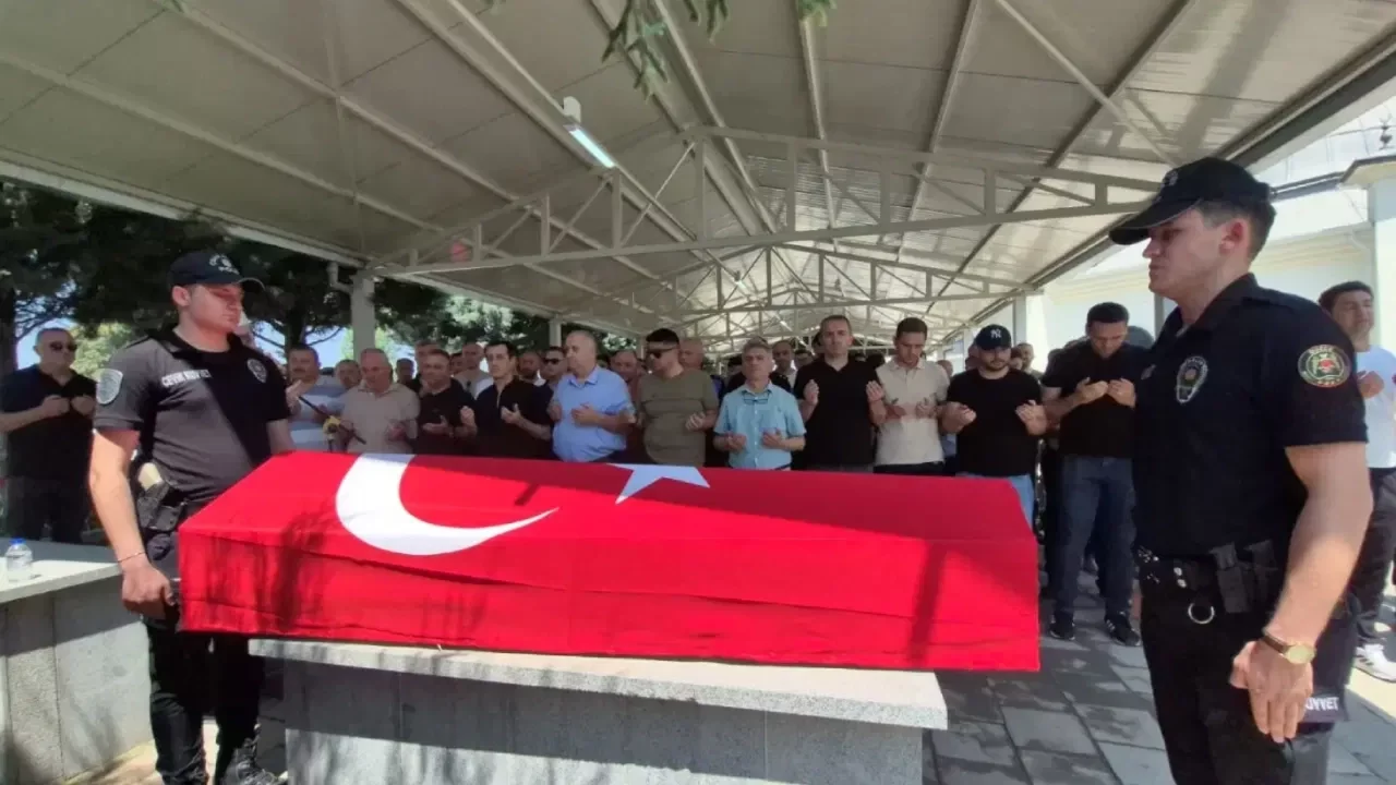 Polis memuru evinde ölü olarak bulundu