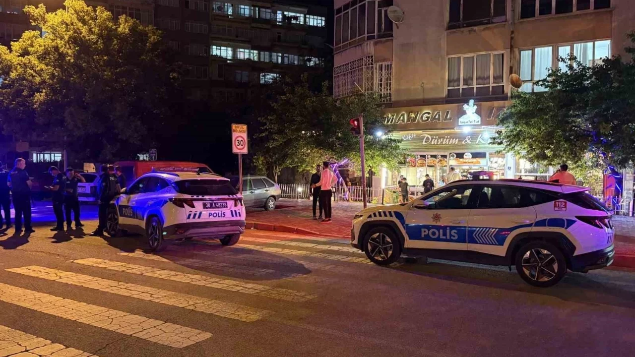 Kayseri'de kebap salonunda döner bıçaklı kavga: Yaralılar var