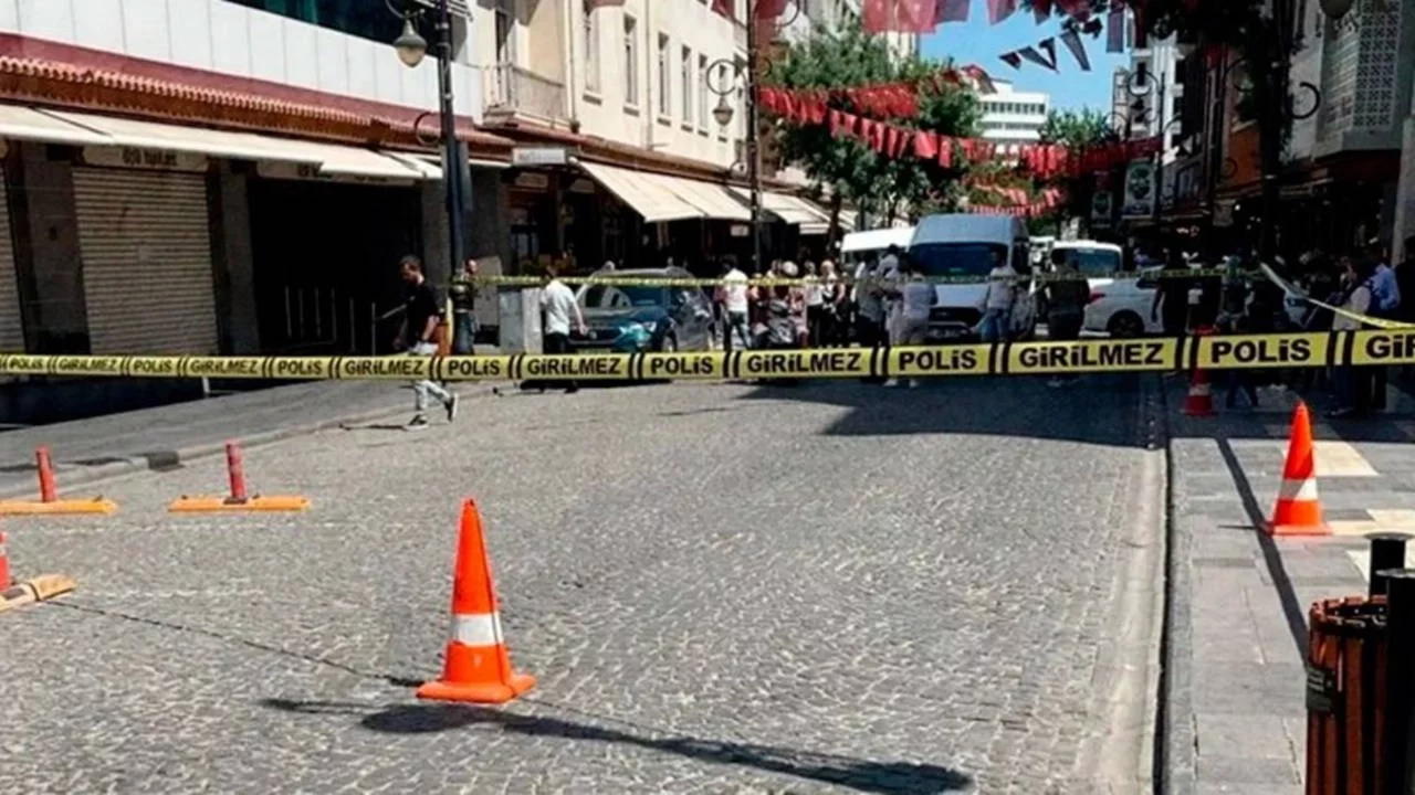 Diyarbakır'da Yapı Kredi şubesine silahlı saldırı