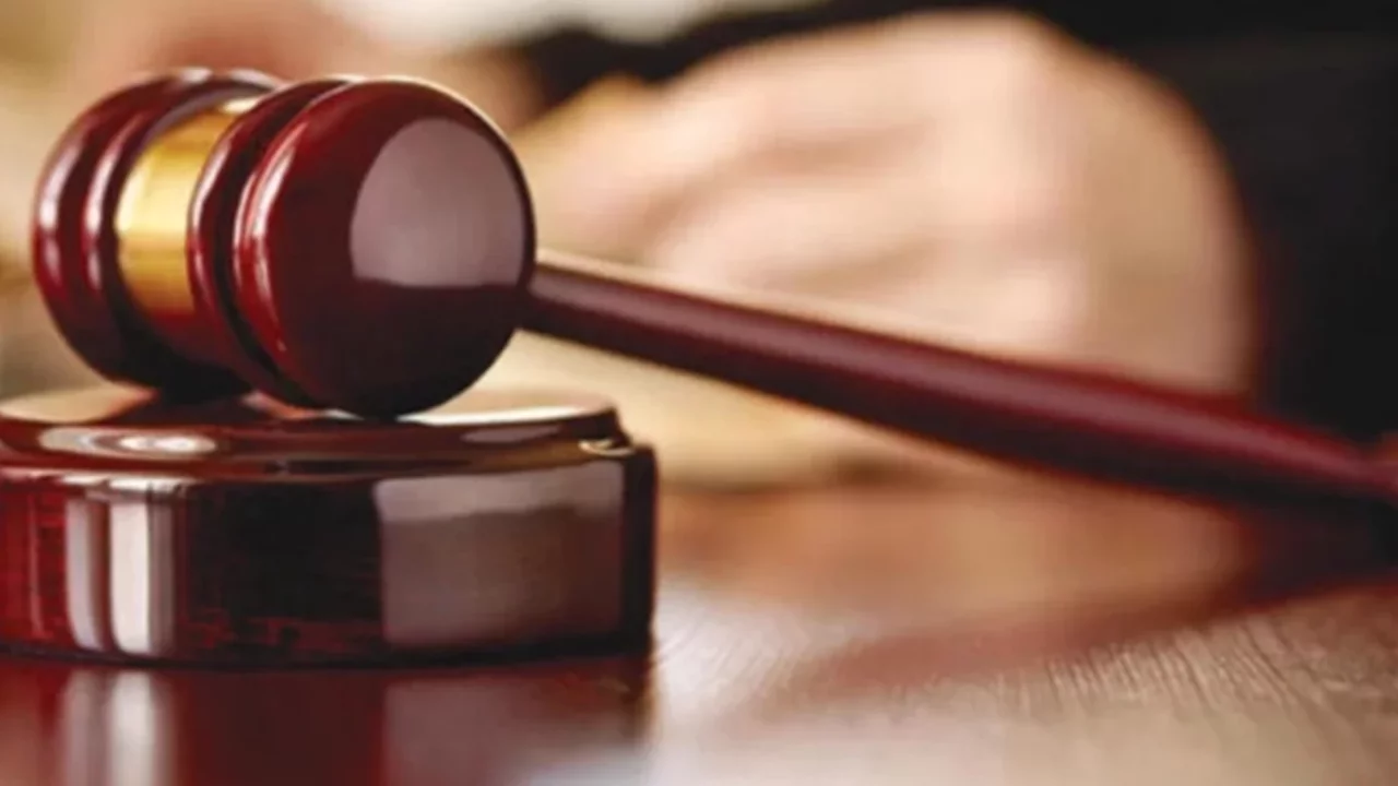 18 yıllık çalışana kötü haber: Mesaiye gelmeyen işçinin kartını bastı tazminatı yaktı