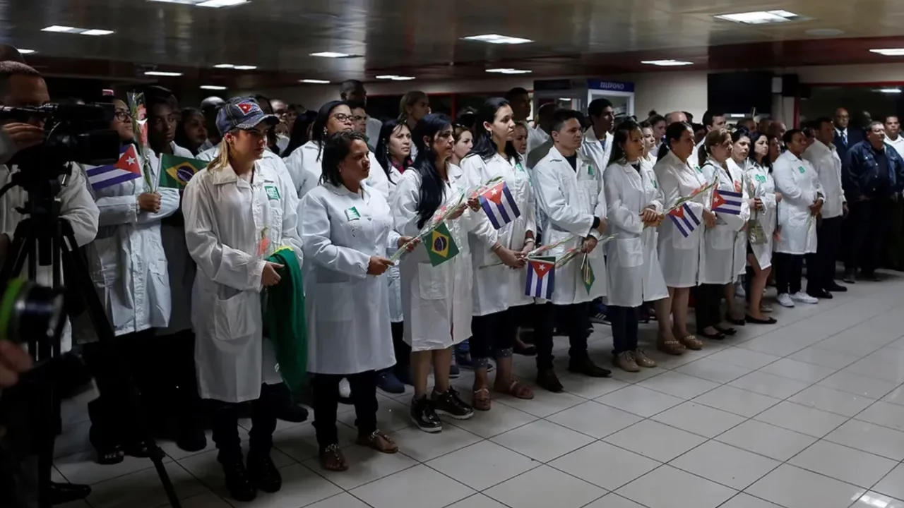 Kübalı doktorlar ABD'nin baskısı sonucu ülkeden ayrılıyor