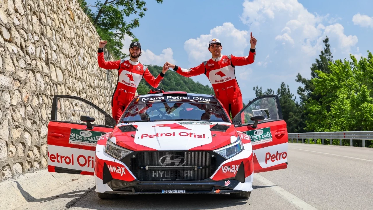 Bursa Rallisi'ni Kerem Kazaz kazandı