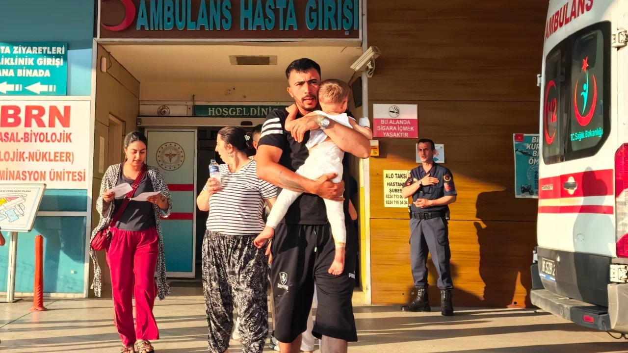 Bursa'da mangal ateşine düşen çocuk yaralandı