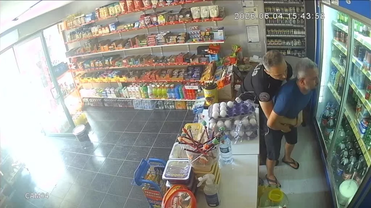 Osmaniye'de boğazına şeker takılan bakkalı polis memuru kurtardı
