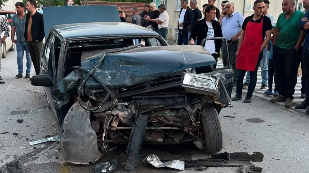 Yozgat'ta freni patlayan otomobil iki araca çarptı: Çok sayıda yaralı