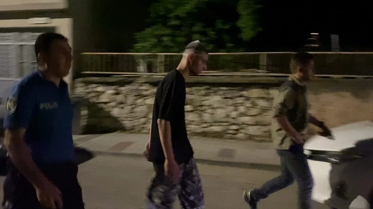 Bursa'da parktaki gençlere pompalı tüfekle saldıran şahıslar yakalandı