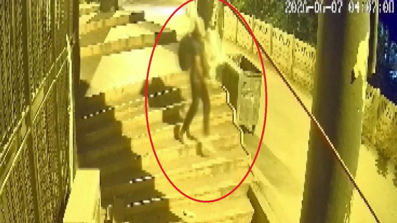 Bursa'da züccaciyeciye dadanıp kadın kılığına giren hırsız kamerada!