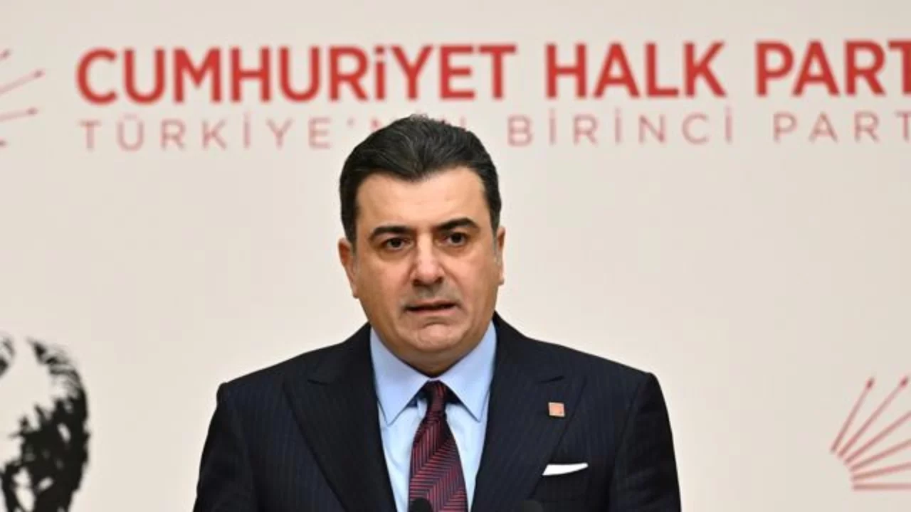 Özgür Özel yönetimindeki CHP Sözcüsü Zeynel Emre: Grubu toplama konusunda yetkili olan Grup Başkanı ve vekilleridir